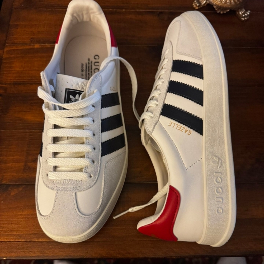 Gucci White and Red Sneakers Sleek Design - Picture 1 of 1